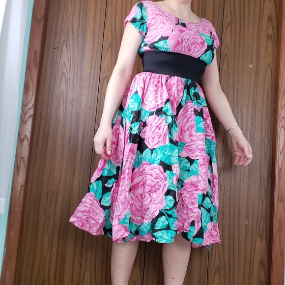 Dress - Picture 5 of 6